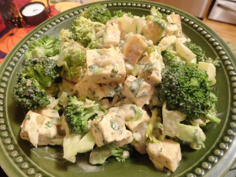 kuřecí salát s brokolicí na hubnutí